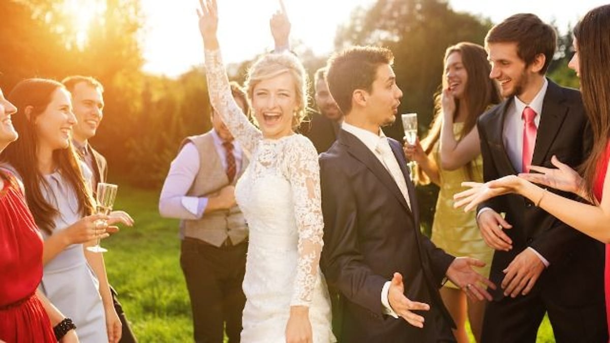 16 guests share the absolute worst thing they ever witnessed at a wedding.