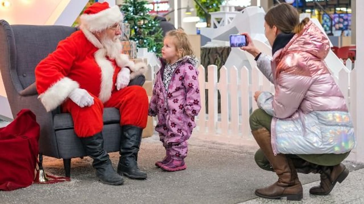 16 mall Santas share the absolute weirdest gift request they ever heard from a kid.