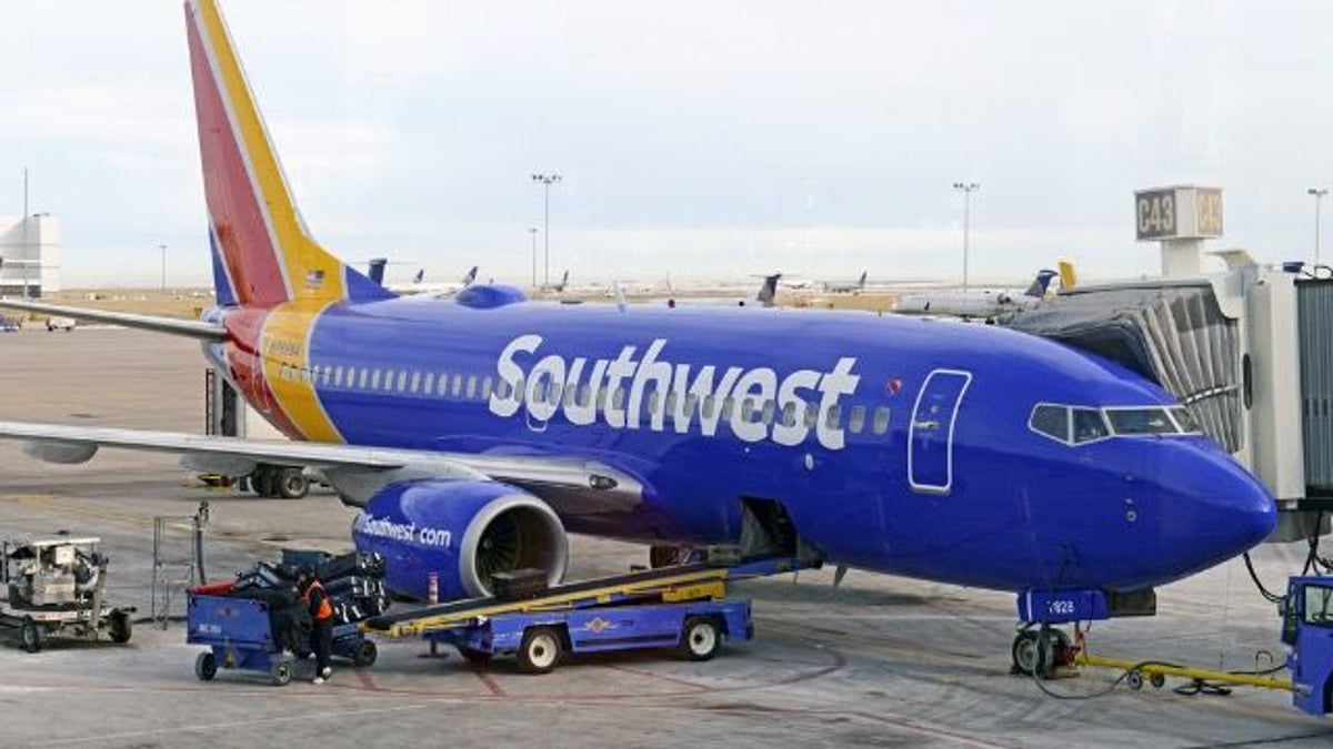 16 tweets roasting Southwest Airlines for stranding thousands during the holidays.