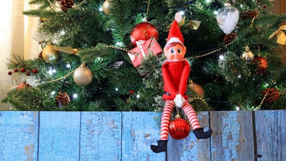 18 of the funniest tweets from parents who regret introducing the 'Elf on the Shelf.'