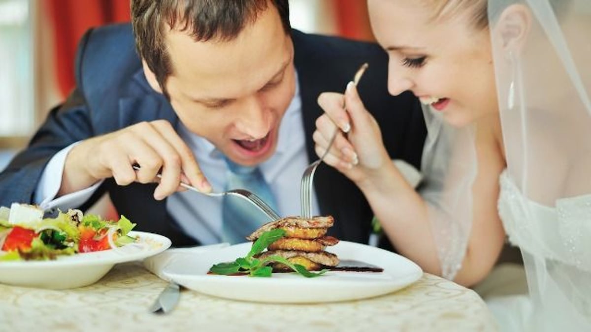 19 guests debate the worst wedding foods, 'the food truck fad must die.'