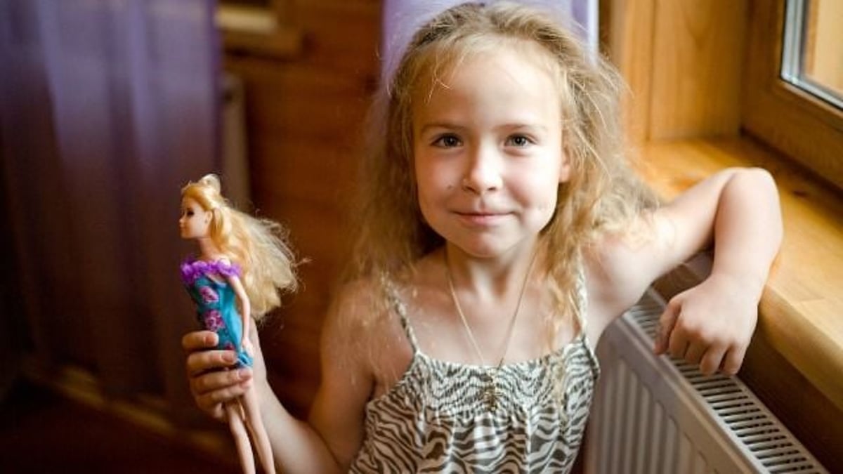 Woman accuses niece of stealing her daughter's doll, calls her a 'liar' and 'thief,' finds the doll. AITA?