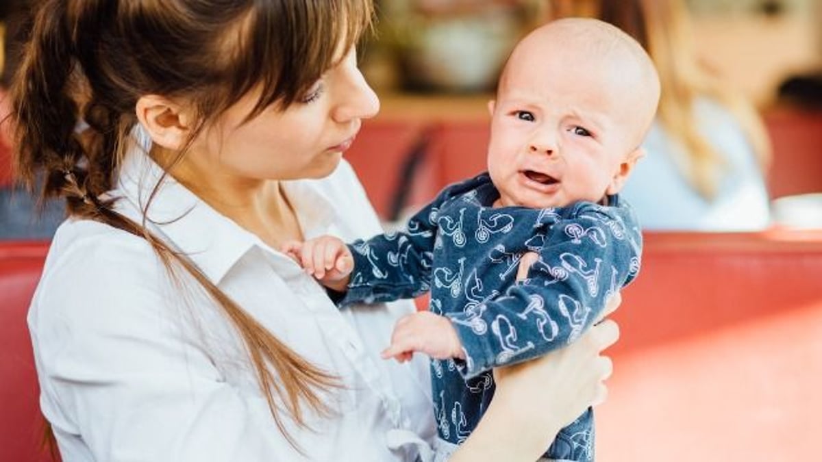 Barista asks if he was 'sexist' to tell customer to stop changing baby's dirty diaper.