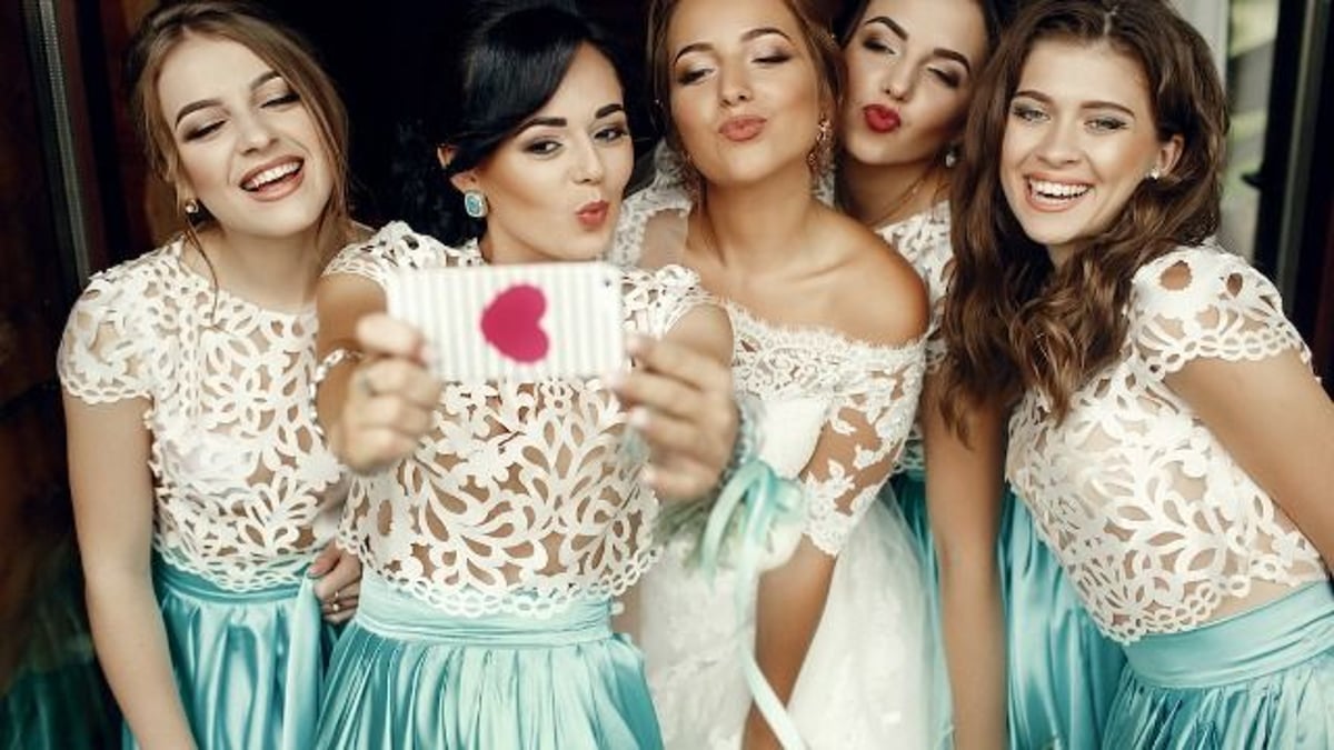 'Budget' bride splurges on designer dress, gives bridesmaids 1 slice of pizza each.