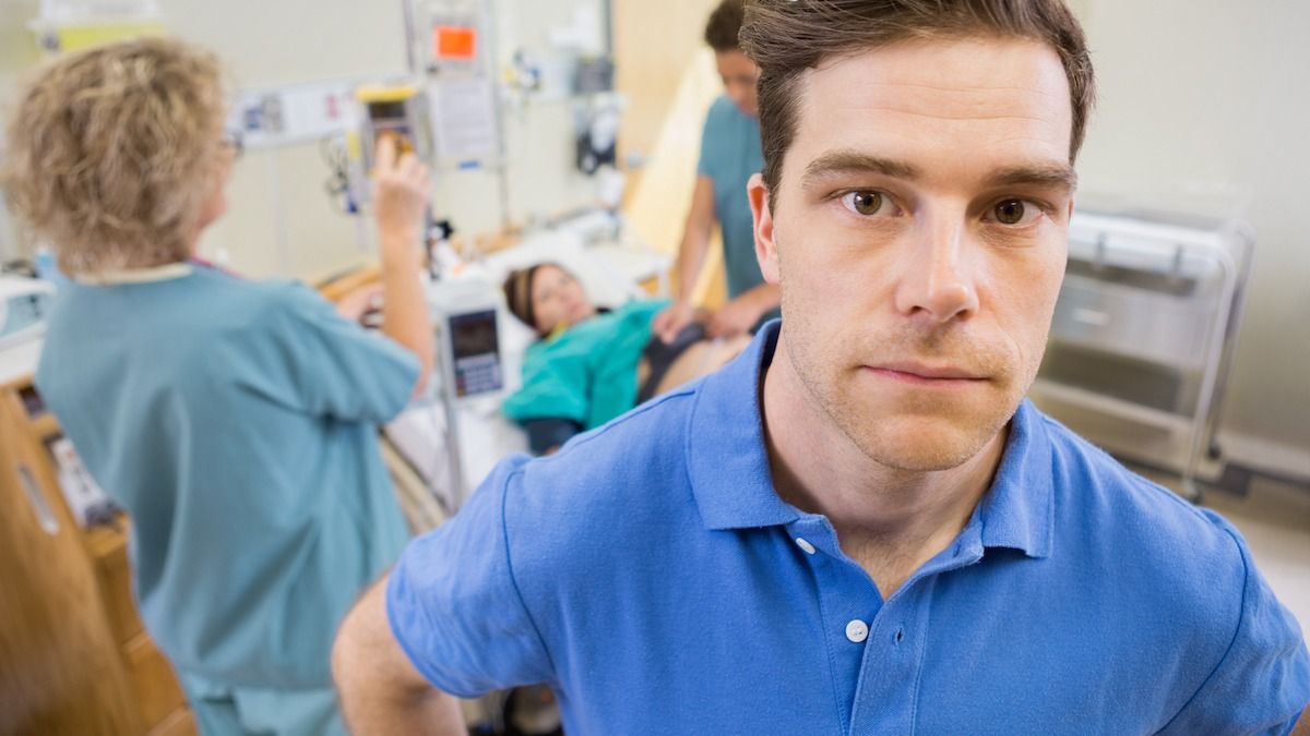 Wife bans inlaws from delivery room unless husband goes to dad's