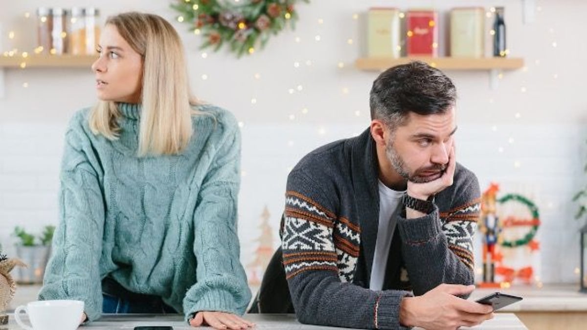 Dad invites daughter's ex-husband to x-mas after she cheats on him with a woman.