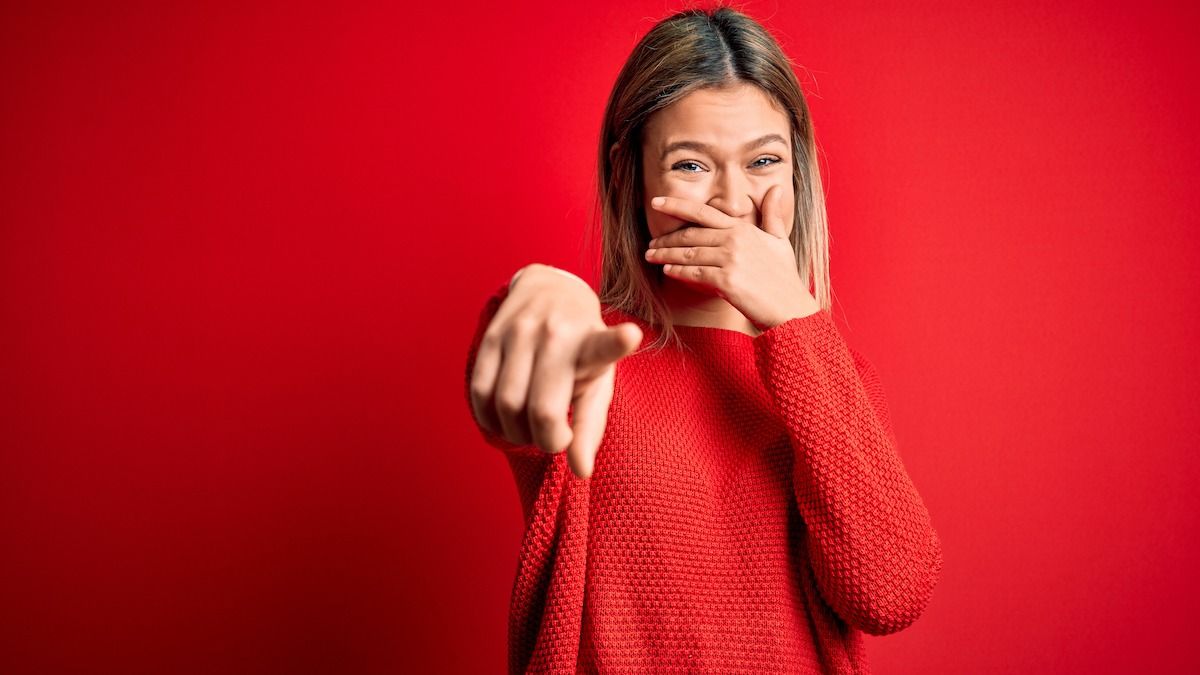 man-tired-of-gf-loudly-bullying-people-who-look-different-she-starts