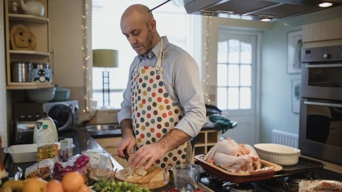 Man won't accommodate niece's 'special' diet for Thanksgiving, family takes sides.
