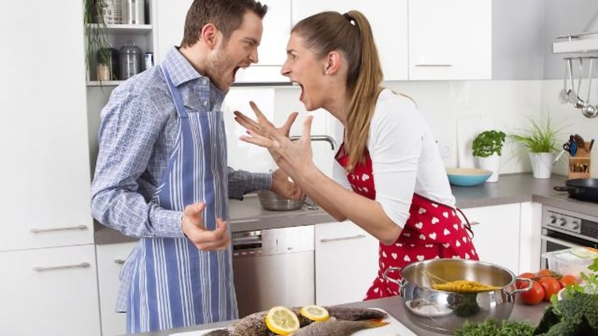 Man wonders why 'rude' stay-at-home wife won't 'serve' surprise Thanksgiving guests.