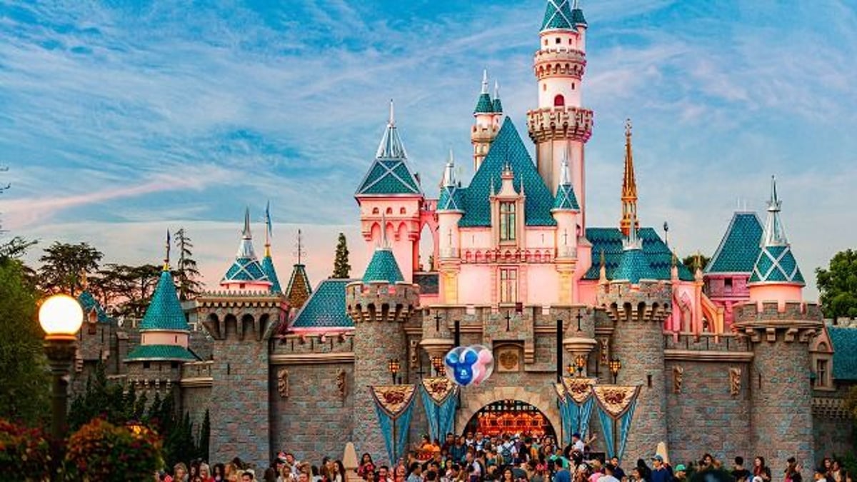 Mom wants to spend extra day at Disney without stepkids; says 'I can’t afford 4 tickets'