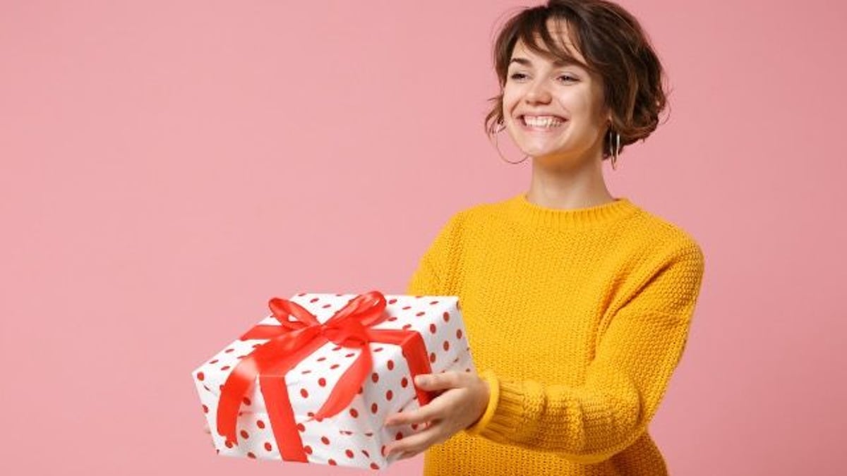 Woman gives cousin a Roomba, she says, 'don't tell me how to clean my