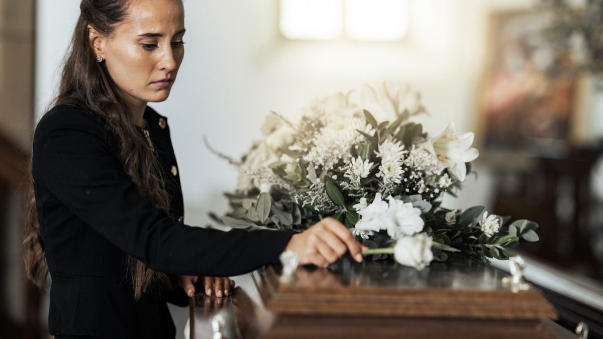 Siblings snaps at sister who plans to skip friend's funeral because of 'ghosts.' AITA?