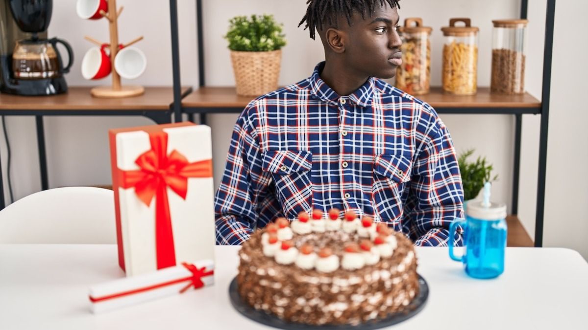 Teen's stepmom plans to make him personal cake for birthday, mom calls screaming mad.