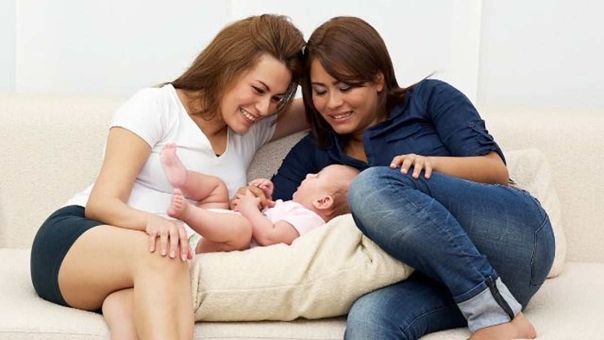 Woman is upset 'best friend' wants to go out without her kid; calls her 'awful friend.'