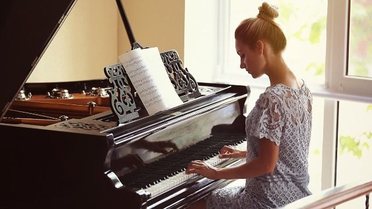 Woman kicks out brother and his wife for hiding her piano to have 'peace and quiet.'