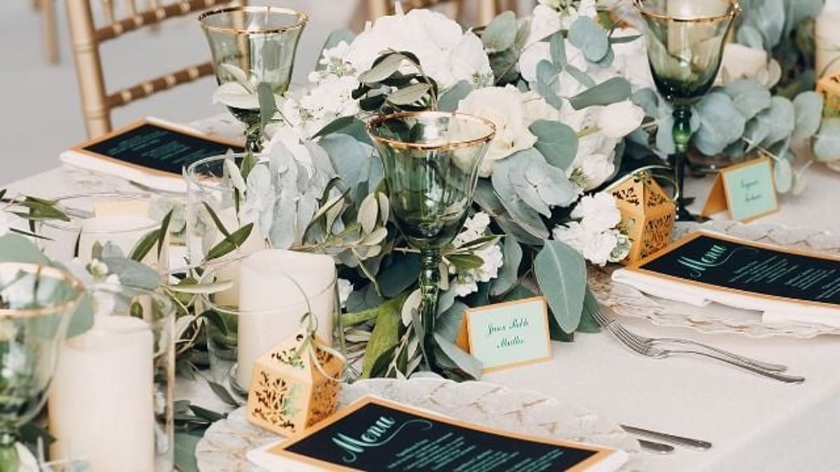 Woman pissed bride's 'extravagant' centerpieces are making hers look bad. AITA?