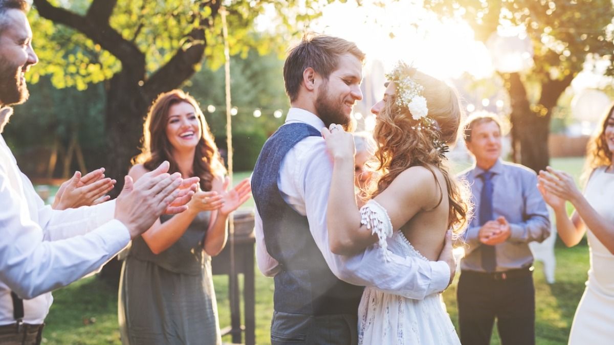 Woman wears gold dress to very conservative wedding you re not