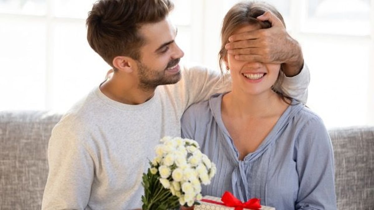 16 people share the worst ways to propose marriage to someone.