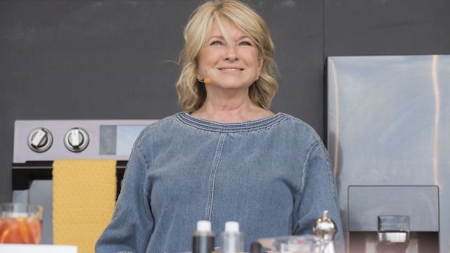 16 of the funniest reactions to Martha Stewart's delightful thirst traps.