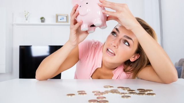 18 people share the dumbest financial mistake they ever made.