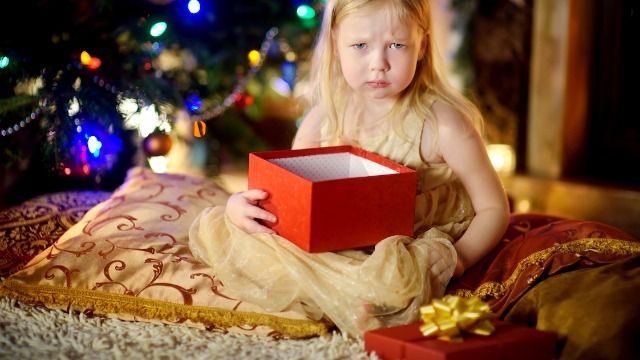 21 people reveal the absolute worst Christmas present they ever received.