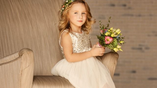 Bride shuts down family demands that niece be flower girl instead of stepdaughter.