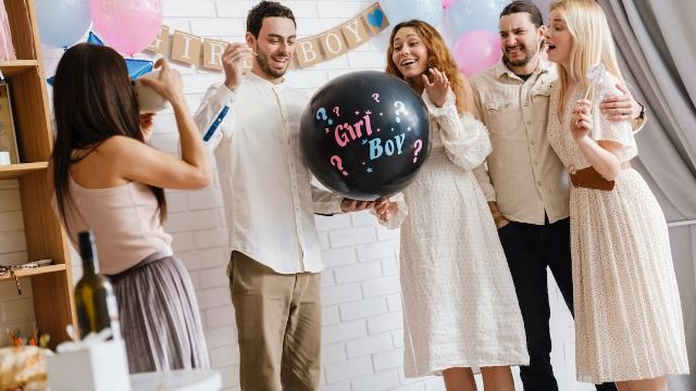 Man 'ruins' gender reveal when sister steals name of his stillborn child without asking.