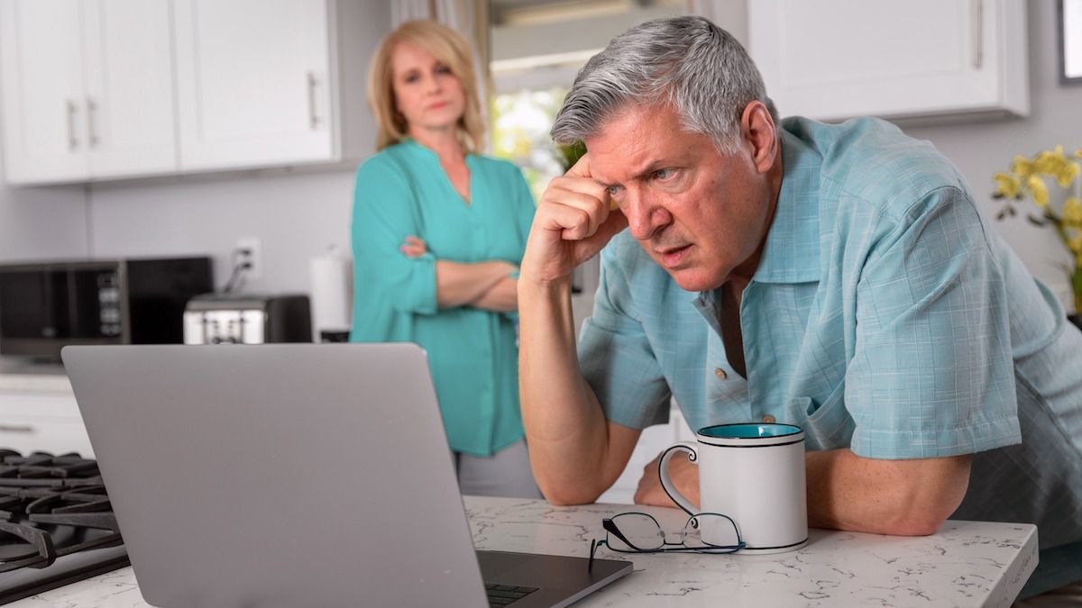 Dad ditches daughter's baby shower after she fired him from home(02)