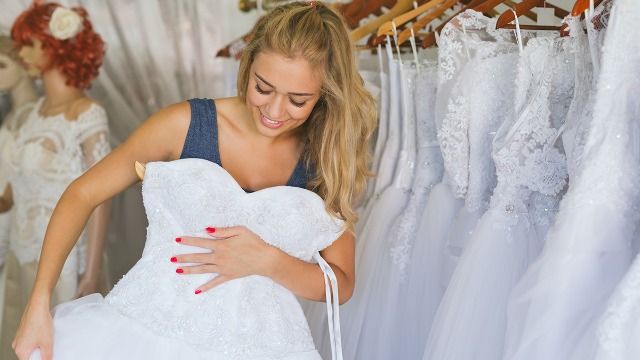 My fianc returned my wedding dress and replaced it with one his