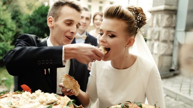 Bride would rather put MOH's life at risk than have a seafood-free wedding.