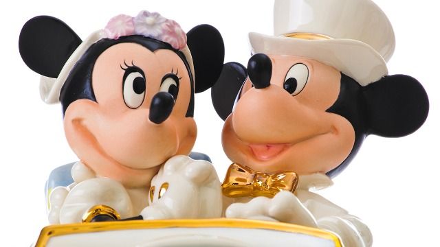 Bridezilla demands sister take down 'tacky' Disney items; parents say 'grow up.'