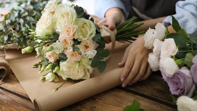 'Bridezilla' gives florist an ultimatum for letting surgery interfere with 'vision.'