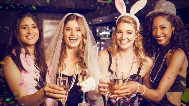Bridezilla upset cousin is late to bachelorette dinner; says 'manage your time better.'