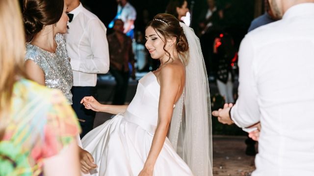 Cheap 'bridezilla' loses DJ and photographer in the middle of the wedding.