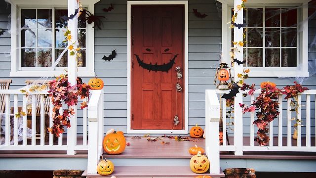Dentist gives out toothbrushes for Halloween; school teacher wife says 'bad idea.'