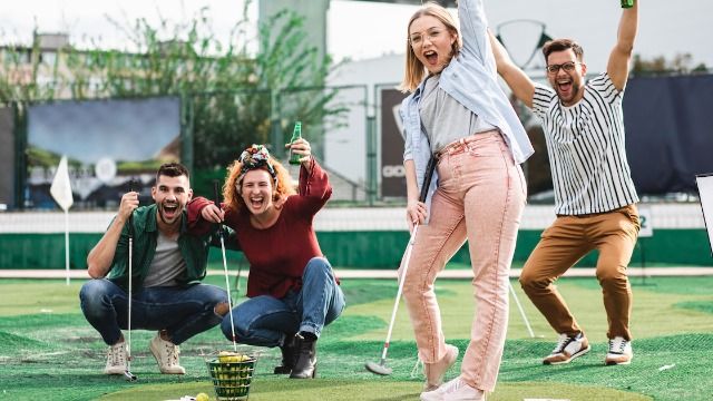 Employee on work retreat has family 'removed' from reserved mini golf ...