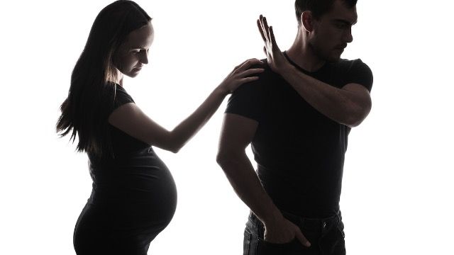 Man divorces manipulative b*tch for getting pregnant with a girl on purpose photo