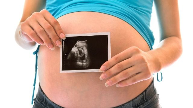 Woman refuses to show husband ultrasound photos after he calls baby 'ugly.' AITA?