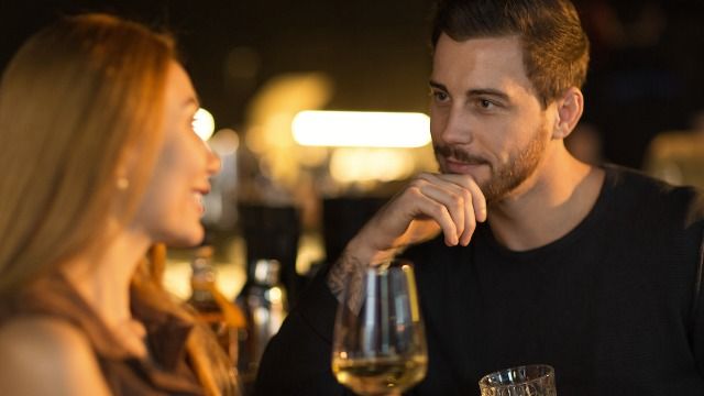 17 men share the 'less obvious red flags' women should look out for while dating.