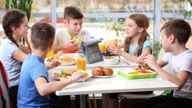 Mom sparks debate by forbidding son from giving food to hungry friend at school.