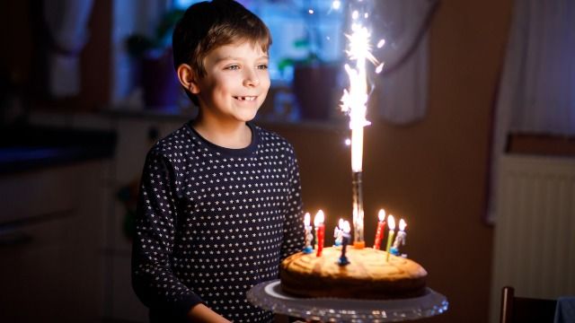 Woman 'tells on' little boy for not sharing his cake at his birthday party. AITA?