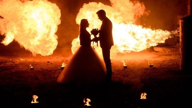 Photographer destroys couple's Lord of the Rings themed wedding, ghosts them.