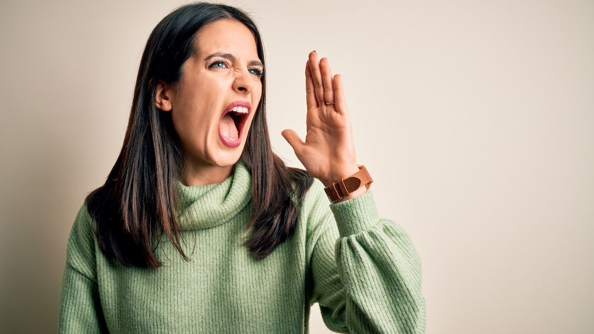 Удивленный мужчина. Удивленный бизнесмен. Удивлен успехами. Денежный человек. Удивлен успехами.