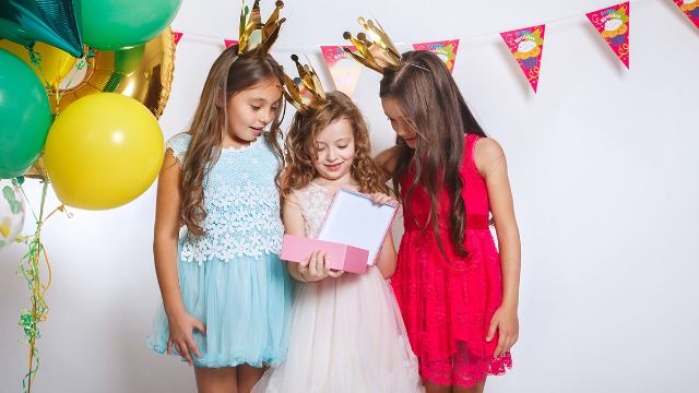 Teacher and angry parents call out mom for 'excluding' kids from daughter's bday party.