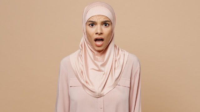 Teen makes mockery of Ramadan celebration; gets mad when she gets kicked out.