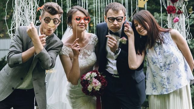 Wedding photo booth vendor catches cheap 'momzilla' lying to cut costs.