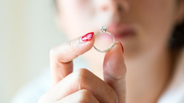 Bride secretly alters grandmother's ring; cousin cries, calls her 'tacky.' AITA?