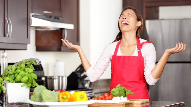 Woman avoids MIL's potlucks, says she can't cook, daughter blows her cover. AITA?