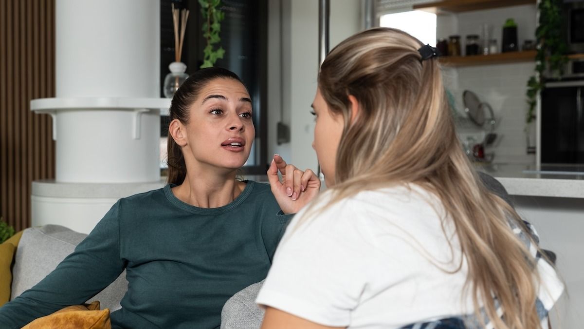 Woman tests oneupping cousin by faking pregnancy, '2 weeks later she's