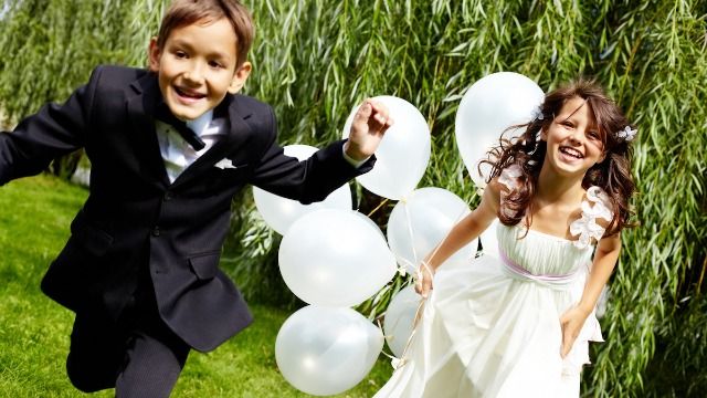 Bride tells sister to babysit all the kids at her wedding; says, 'you're a teacher.'